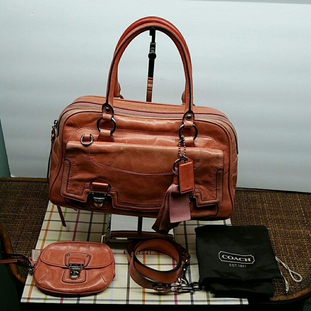 PRICE FIRM COACH POPPY LEATHER BAG AND WRISTLET.